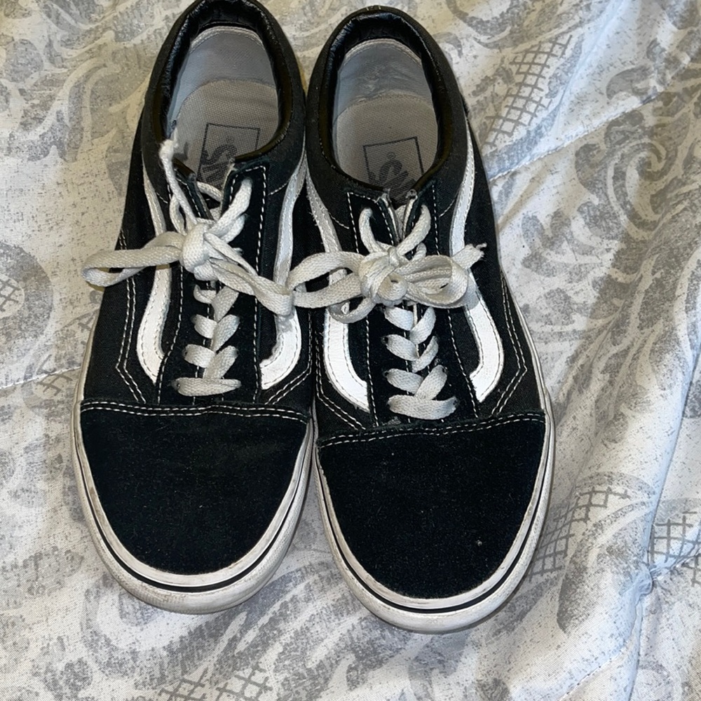 Platform black and white vans
